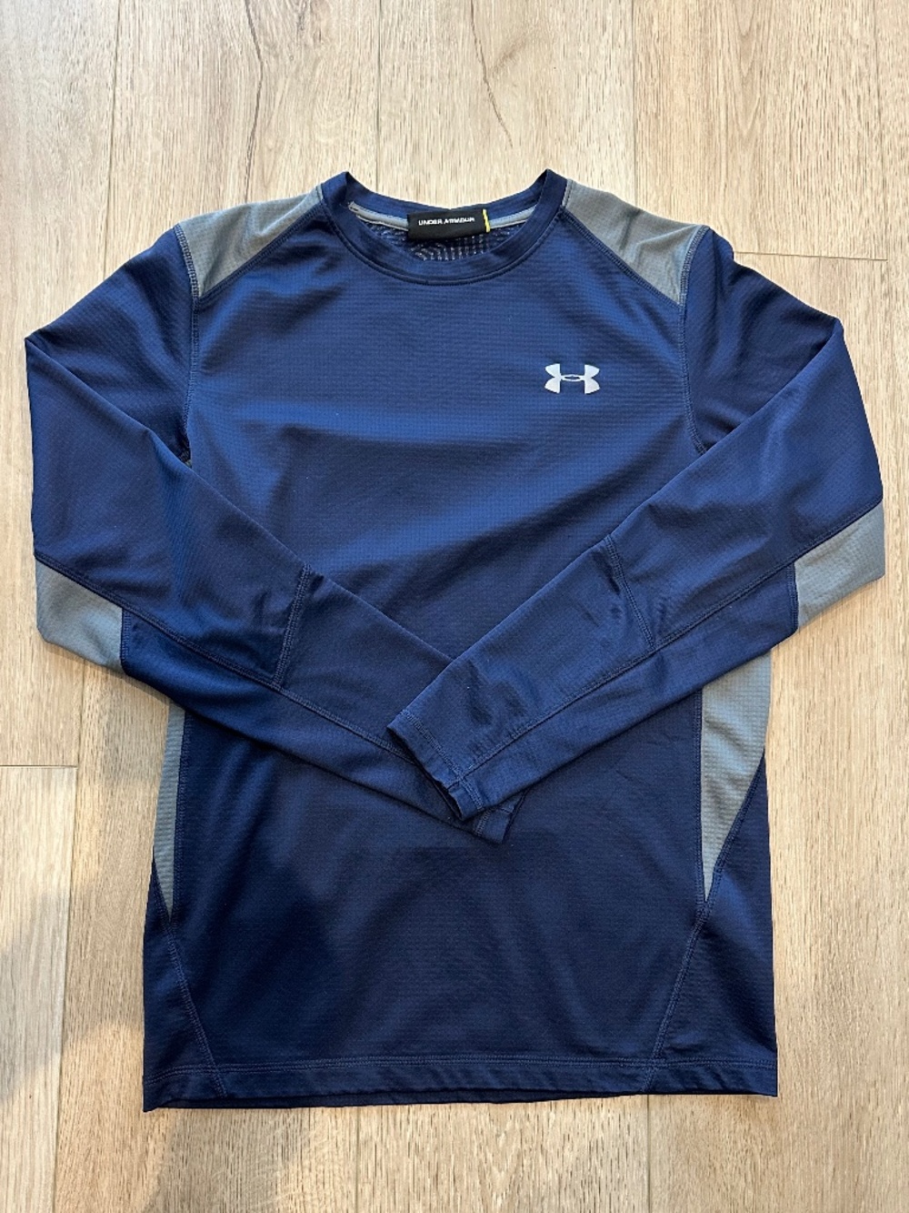 UnderArmour Long Sleeve Performance Shirt Navy and Gray Men’s SM